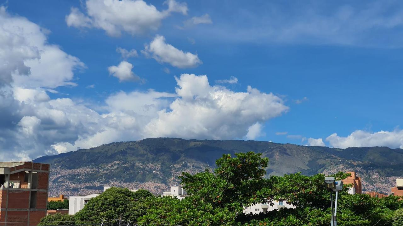 Hostel Boutique Nido De Loros Medellín Dış mekan fotoğraf